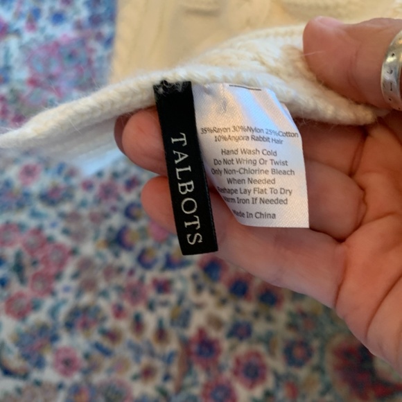 Talbots cotton angora blend scarf with pockets. Never used - Picture 2 of 6